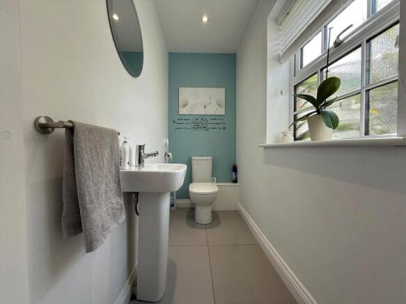 4 bed Semi-Detached for sale Image 11
