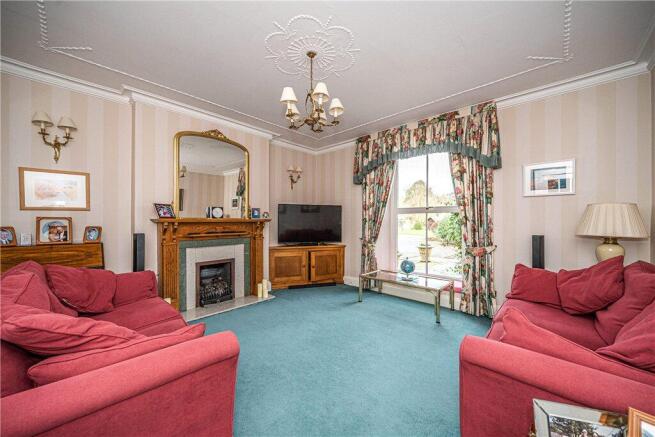 5 bed Detached for sale Image 10