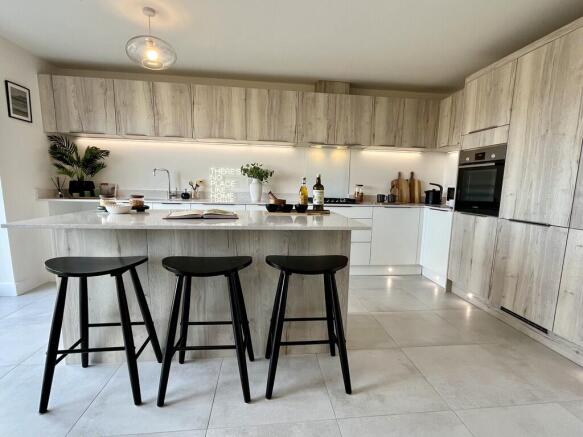 4 bed Detached for sale Image 9