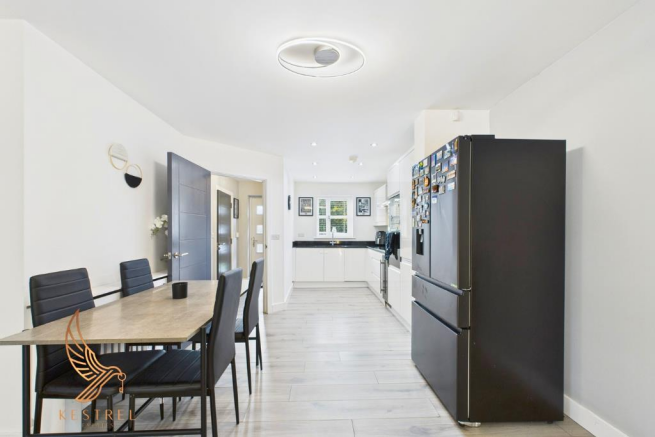 4 bed Detached for sale Image 5