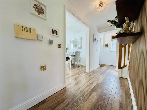 4 bed Detached for sale Image 5