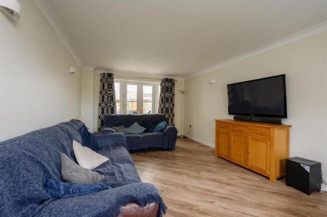 4 bed Detached for sale Image 11
