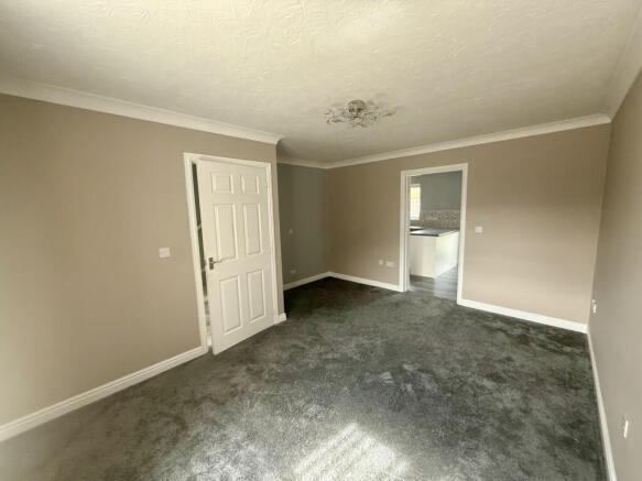 3 bed Semi-Detached to rent Image 4