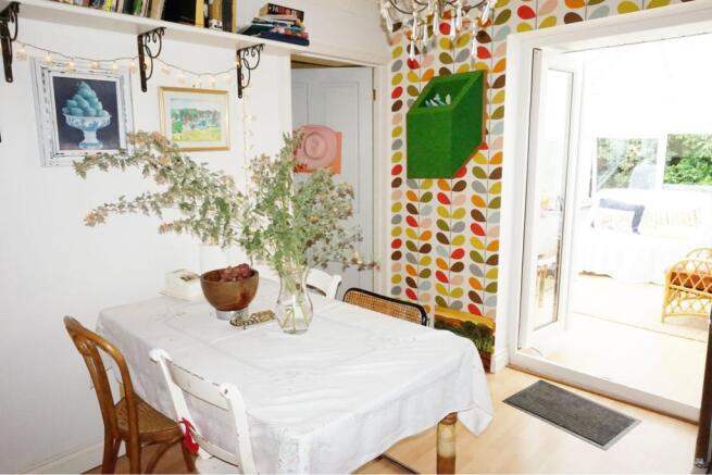 Bed 3 / Dining Room