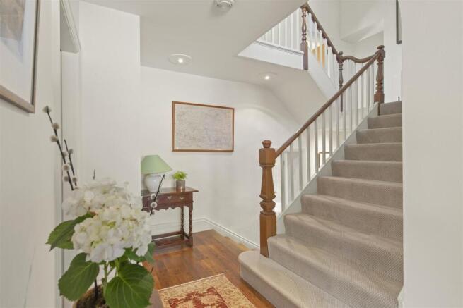 5 bed Detached for sale Image 5