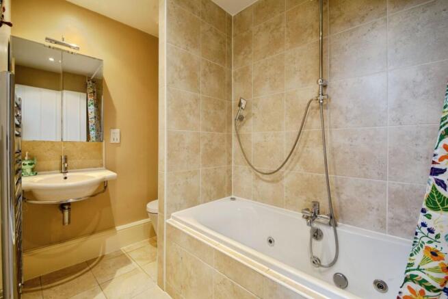 2 bed Apartment for sale Image 12