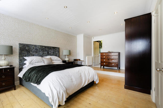 4 bed Detached for sale Image 10