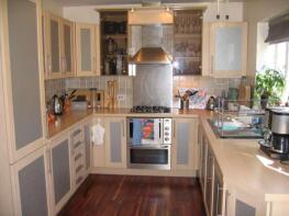 9, Cintra Close, Reading RG2 7AL