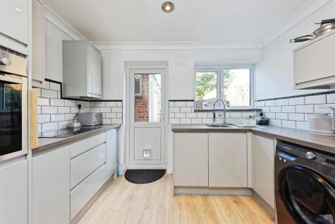 Shipman Avenue, Canterbury