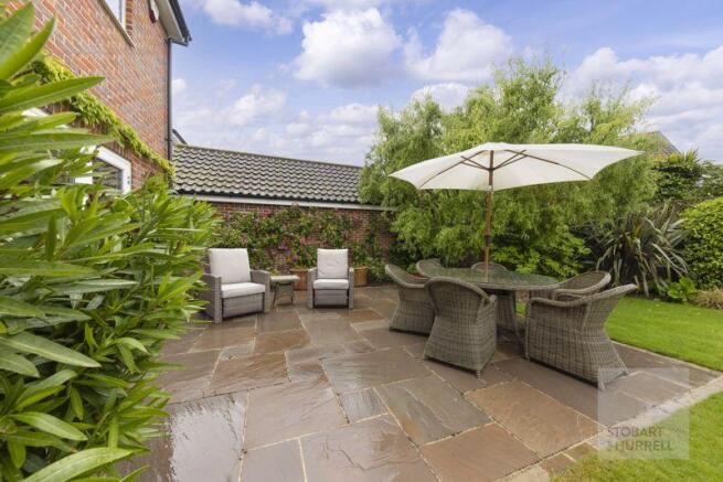 Alfresco Dining