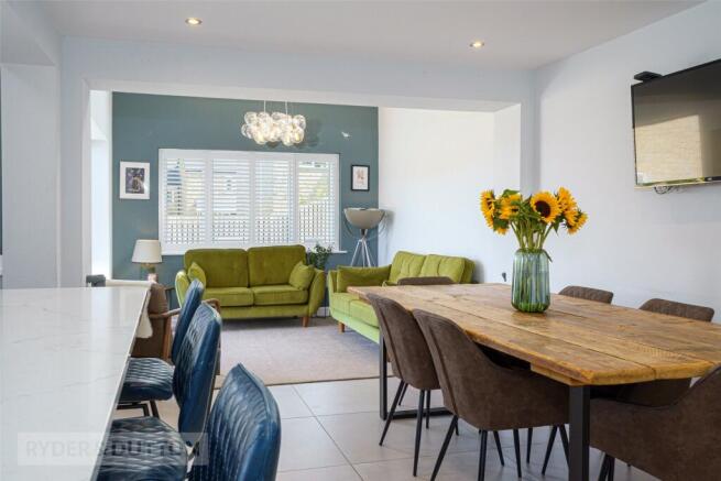 4 bed Detached for sale Image 3