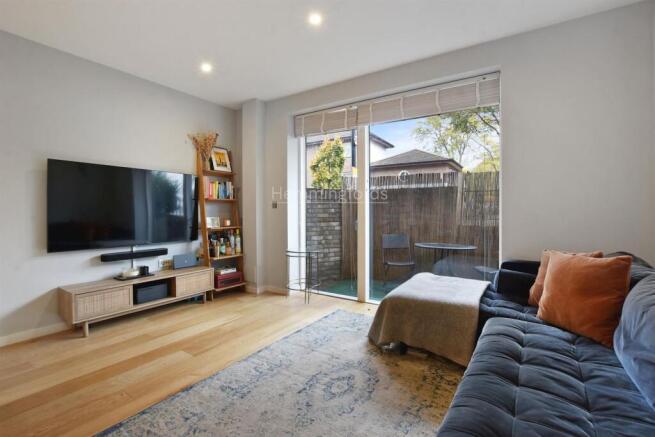 13-5e3aGCHMF - Flat 1 103 Copenhagen St - Receptio