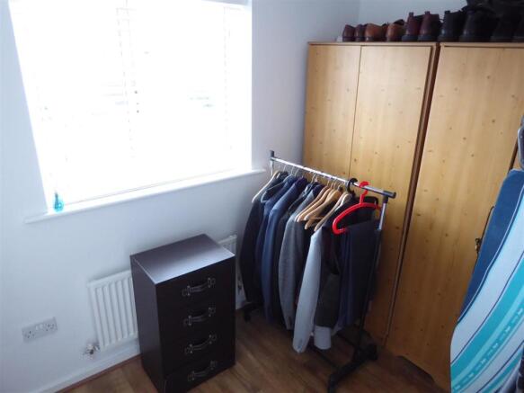 Bed/Dressing room