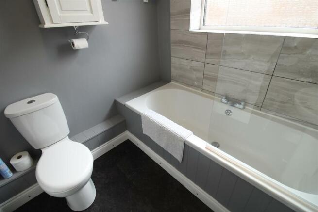 BATHROOM/WC