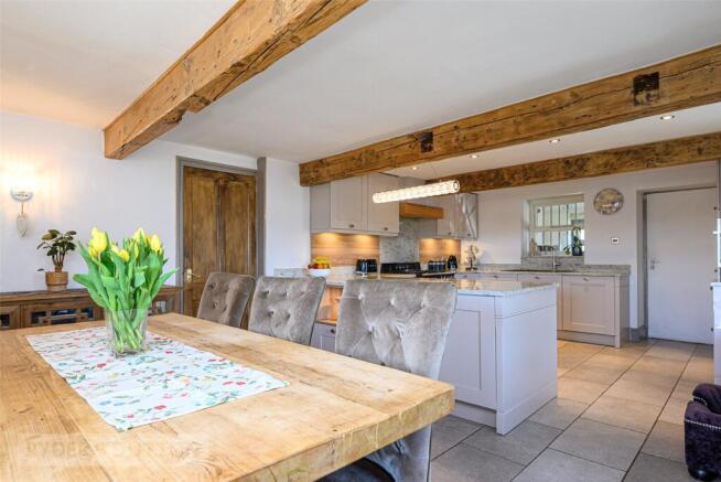 4 bed Detached for sale Image 10
