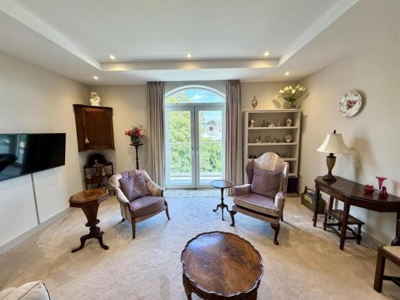 2 bed Apartment for sale Image 10