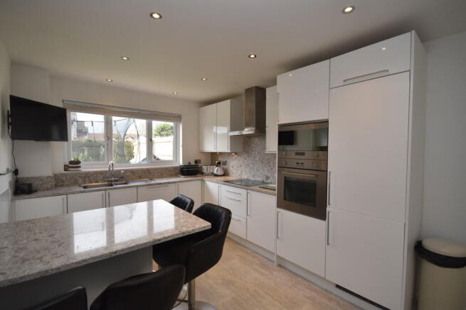 Kitchen/Breakfast...