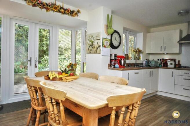 4 bed Detached for sale Image 6