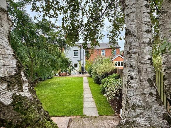 Good sized flat garden, south facing
