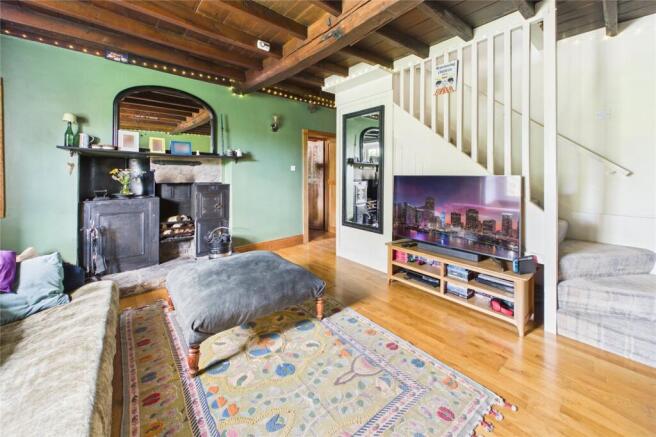 4 bed Semi-Detached for sale Image 5