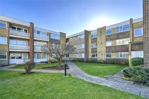 4, Donnington Place, Woodlands Avenue, Rustington BN16 3EX