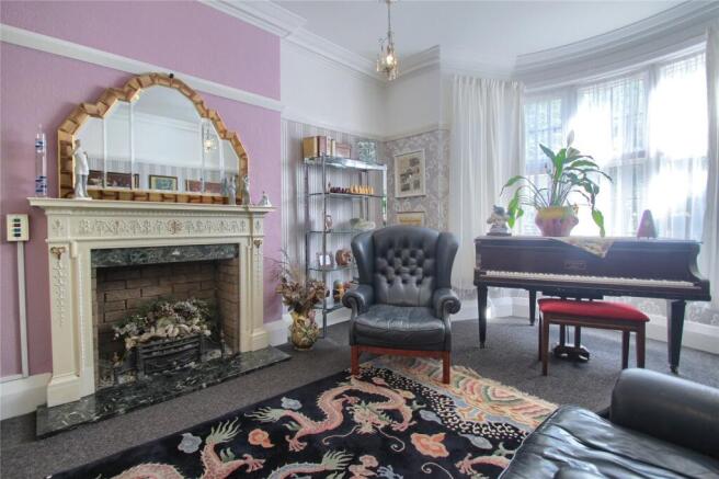 4 bed Detached for sale Image 8