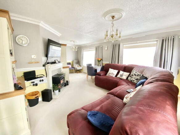 Lounge/Dining Rm