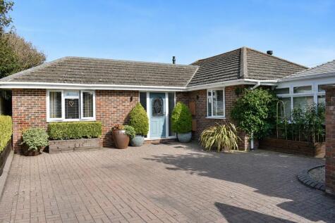 Gillingham Road, Milford on Sea, Lymington, SO41