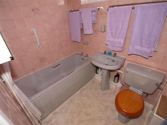 BATHROOM/WC