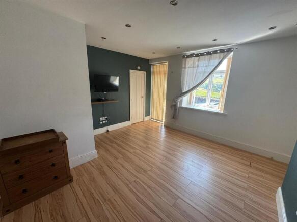 1 bed Apartment to rent Image 9
