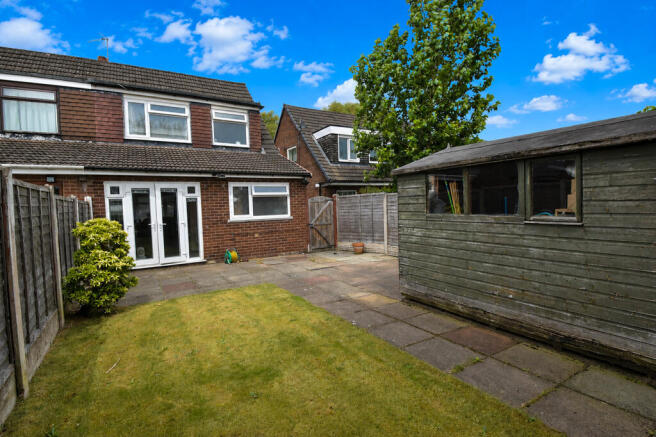 Iona Way, Urmston, M41 photo 4