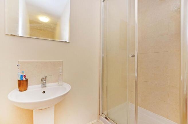 4 bed Terraced to rent Image 11