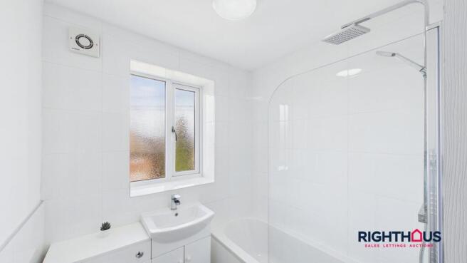 3 bed Semi-Detached to rent Image 8