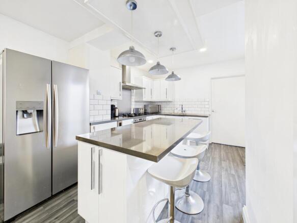 CAM05192G0-PR0190-STILL006