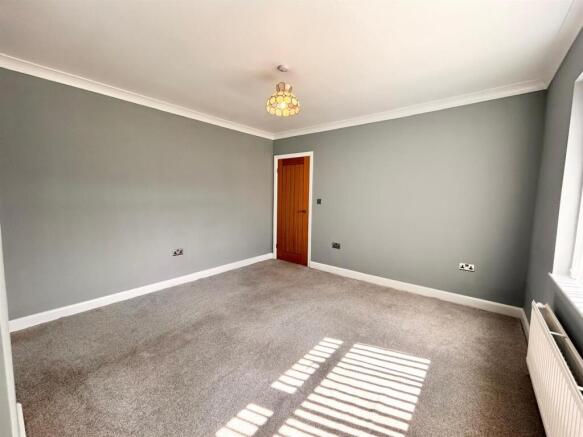 2 bed Semi-Detached Bungalow for sale Image 11