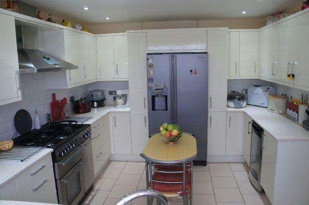 KITCHEN photo 2