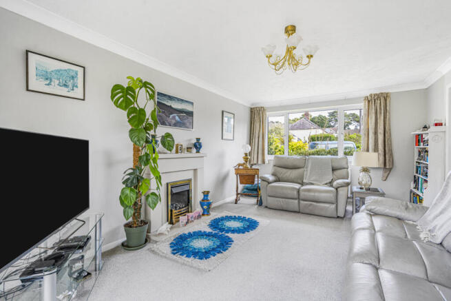 Pelham Close, Whitehill, Bordon, Hampshire photo 4