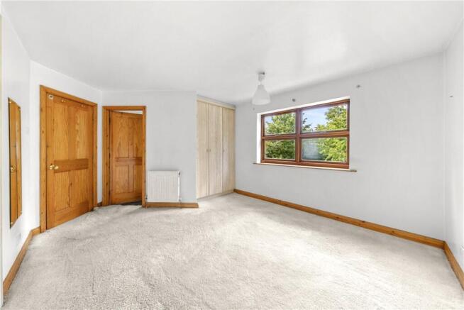 5 bed House for sale Image 11