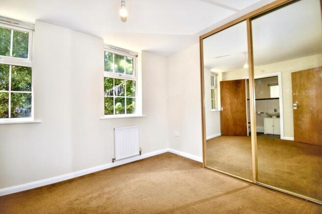 2 bed Flat for sale Image 9