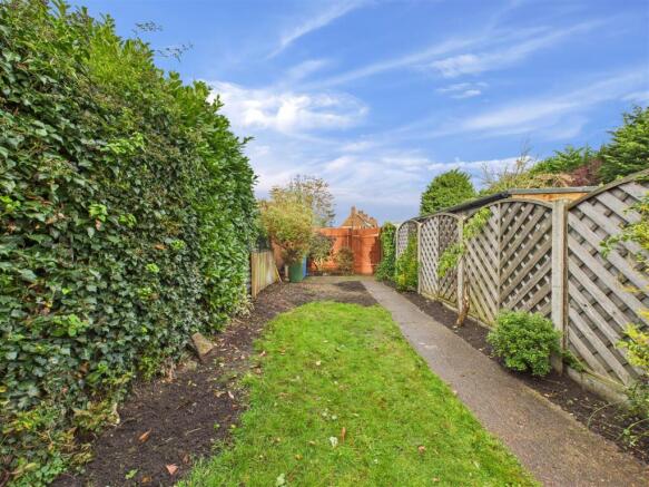 3 bed Terraced to rent Image 12