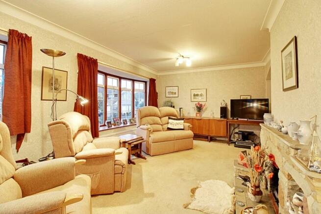 Living Room (1).jpg
