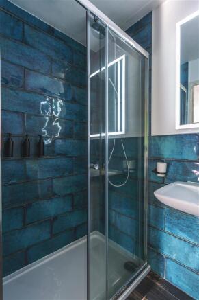 Contemporary En-Suite Shower Room