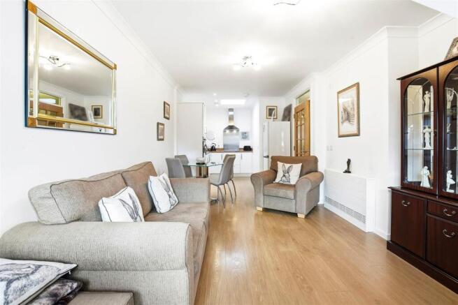 Mickleham Gardens, Cheam photo 4