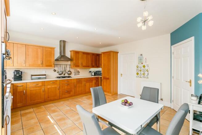 8309336-interior28.jpg