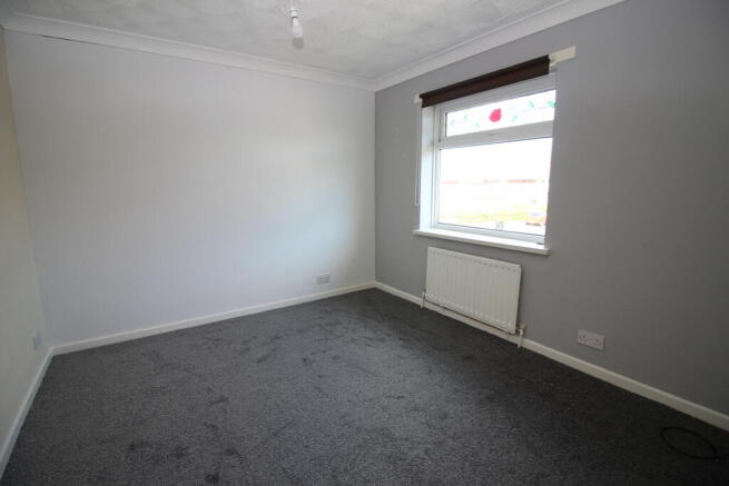 4 bed House to rent Image 8
