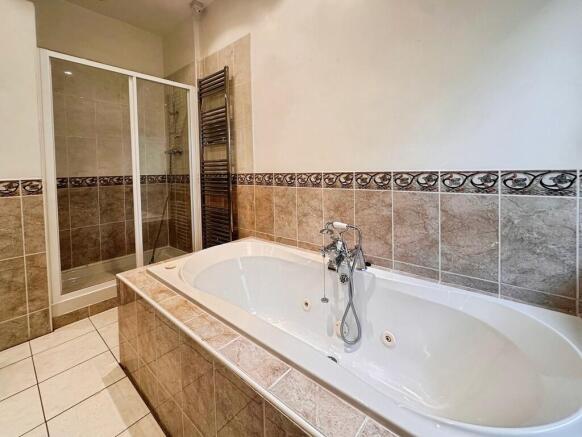 2 bed Apartment for sale Image 8