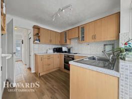 8, Lawnswood Drive, Great Yarmouth NR30 5RB