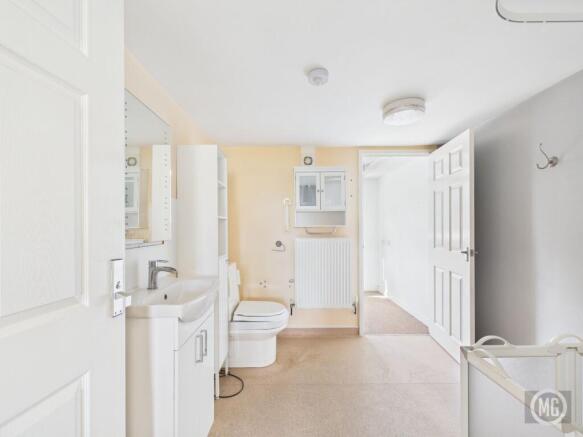 Bathroom (GF)