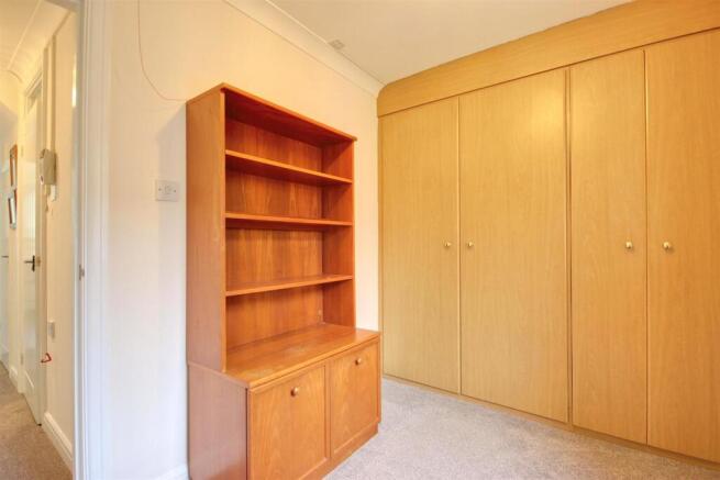 2 bed Flat for sale Image 7