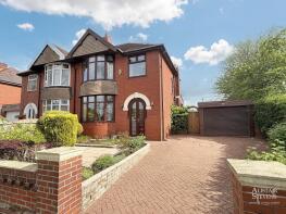 59, Broadway, Royton OL2 5DD
